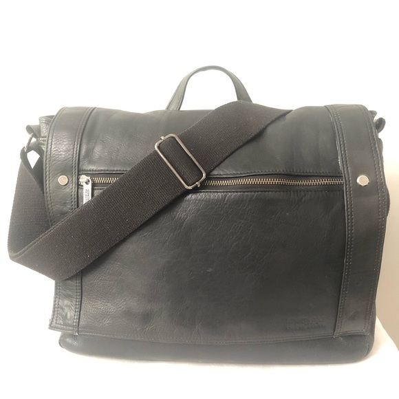Kenneth Cole Reaction Other - KENNETH Cole Reaction Messenger Bag